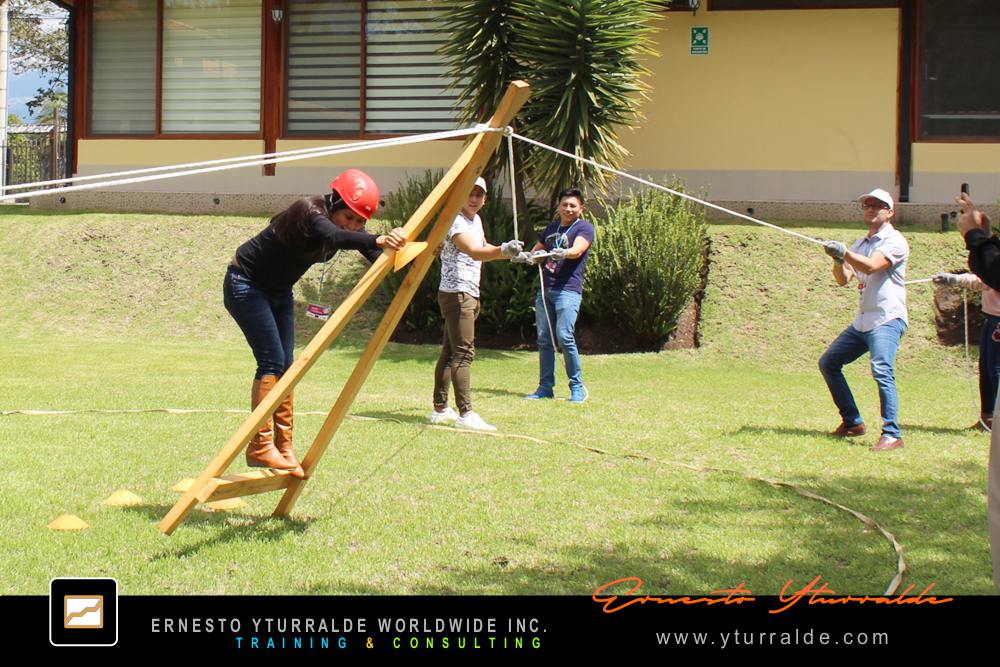 Cuerdas bajas como herramienta para activar valores corporativos en equipos de alto rendimiento